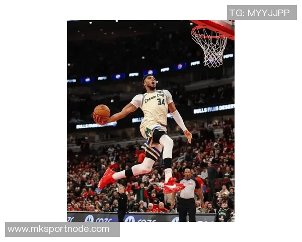 字母哥半场表现平平仅得9分3板5助3帽球队需加强进攻力度 字母哥半场表现平平仅得9分3板5助3帽球队需加强进攻力度